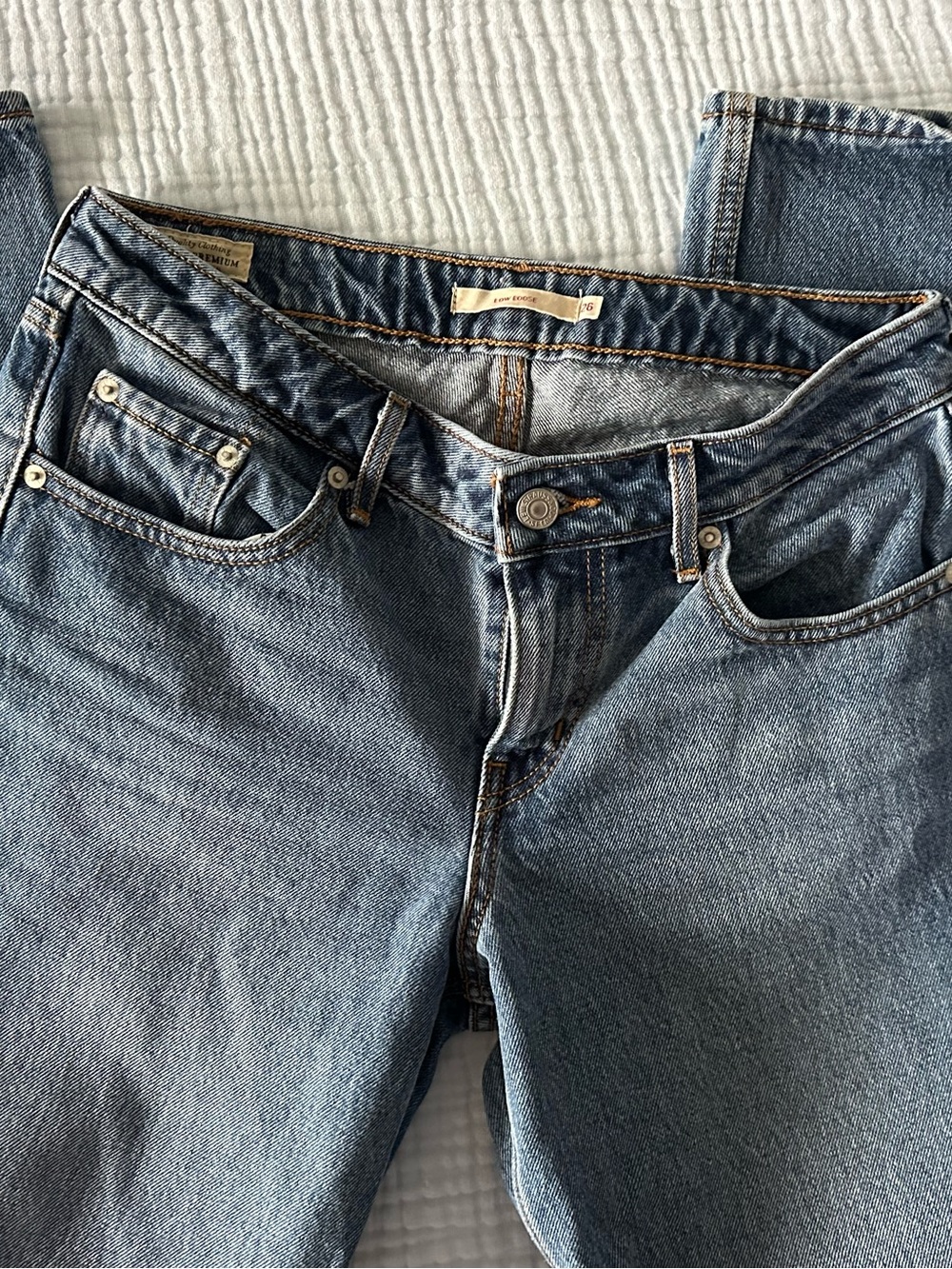 Levi’s low loose - Picture 2 of 2